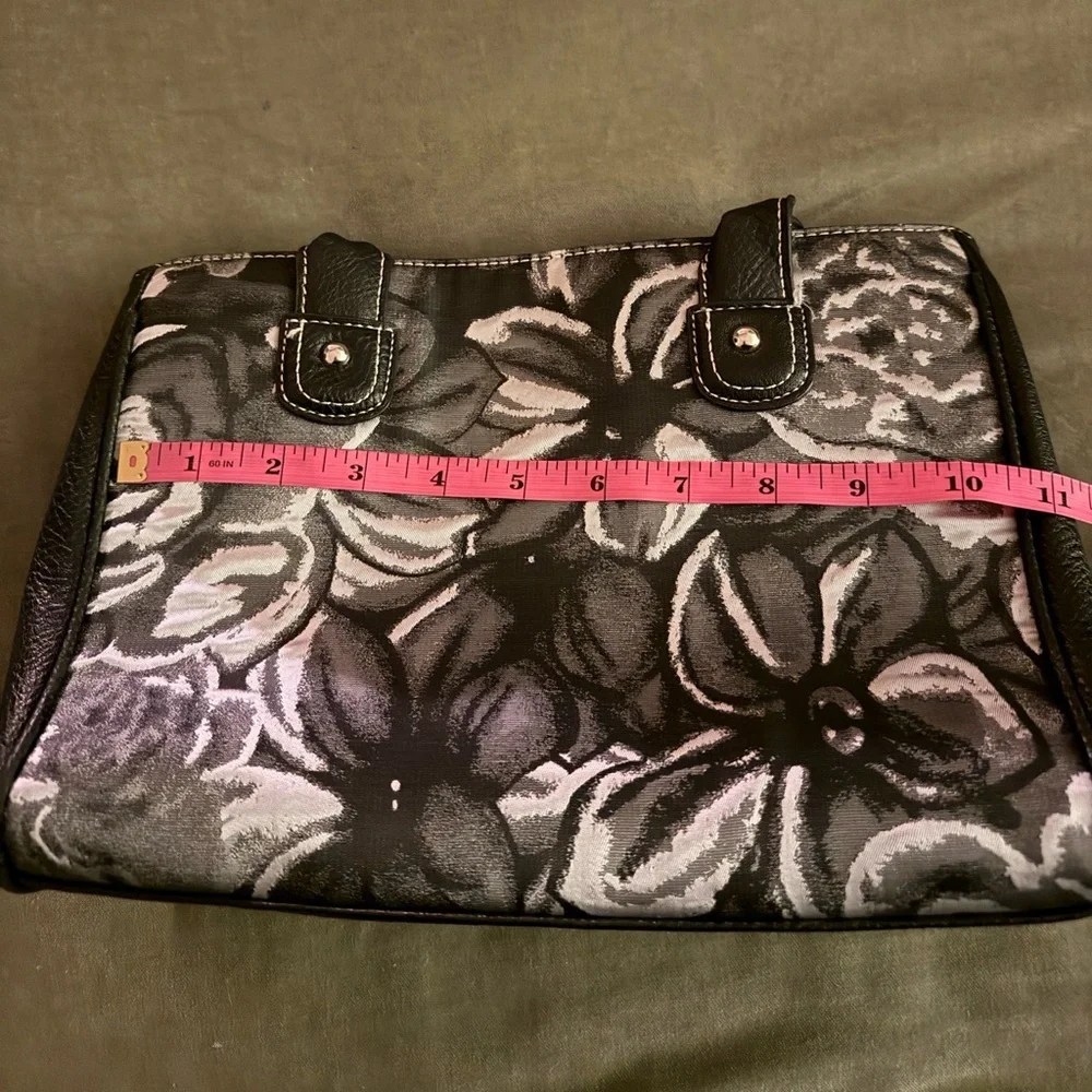 Wilson Leather purse shoulder bag black with silver flowers lots of pockets